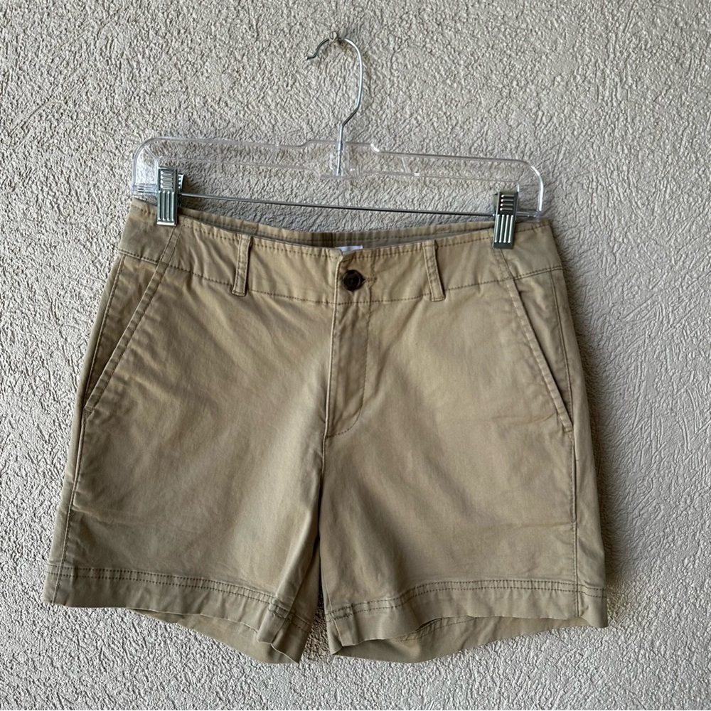 GAP Tan 5” Mid-Rise Women’s Shorts